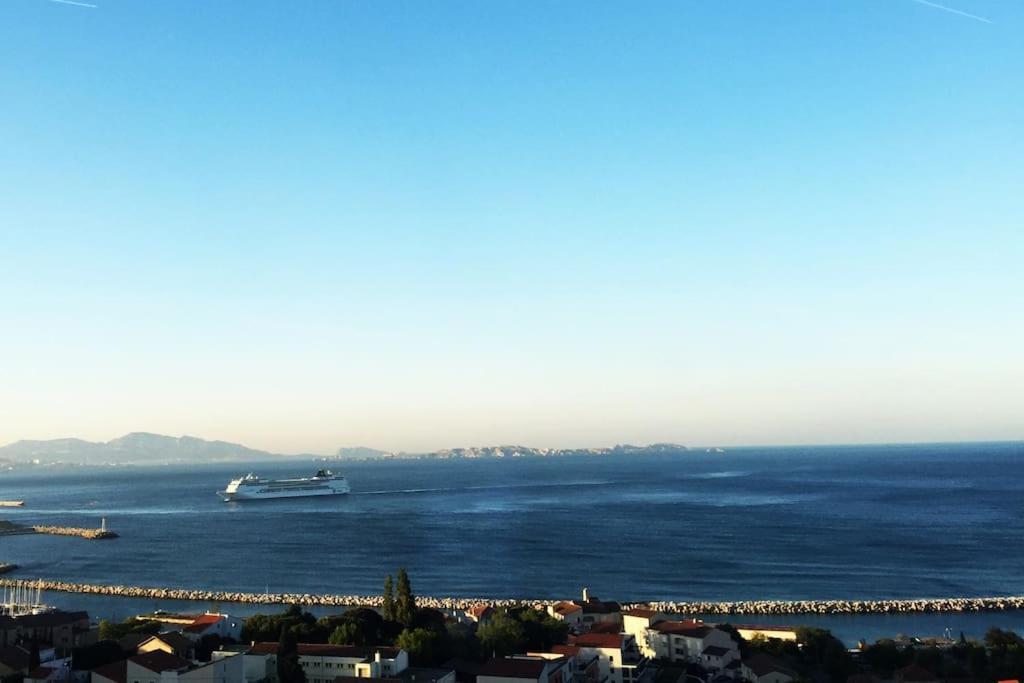 Superbe Terrasse Avec Vue Panoramique Sur La Mer Marseille Exterior photo