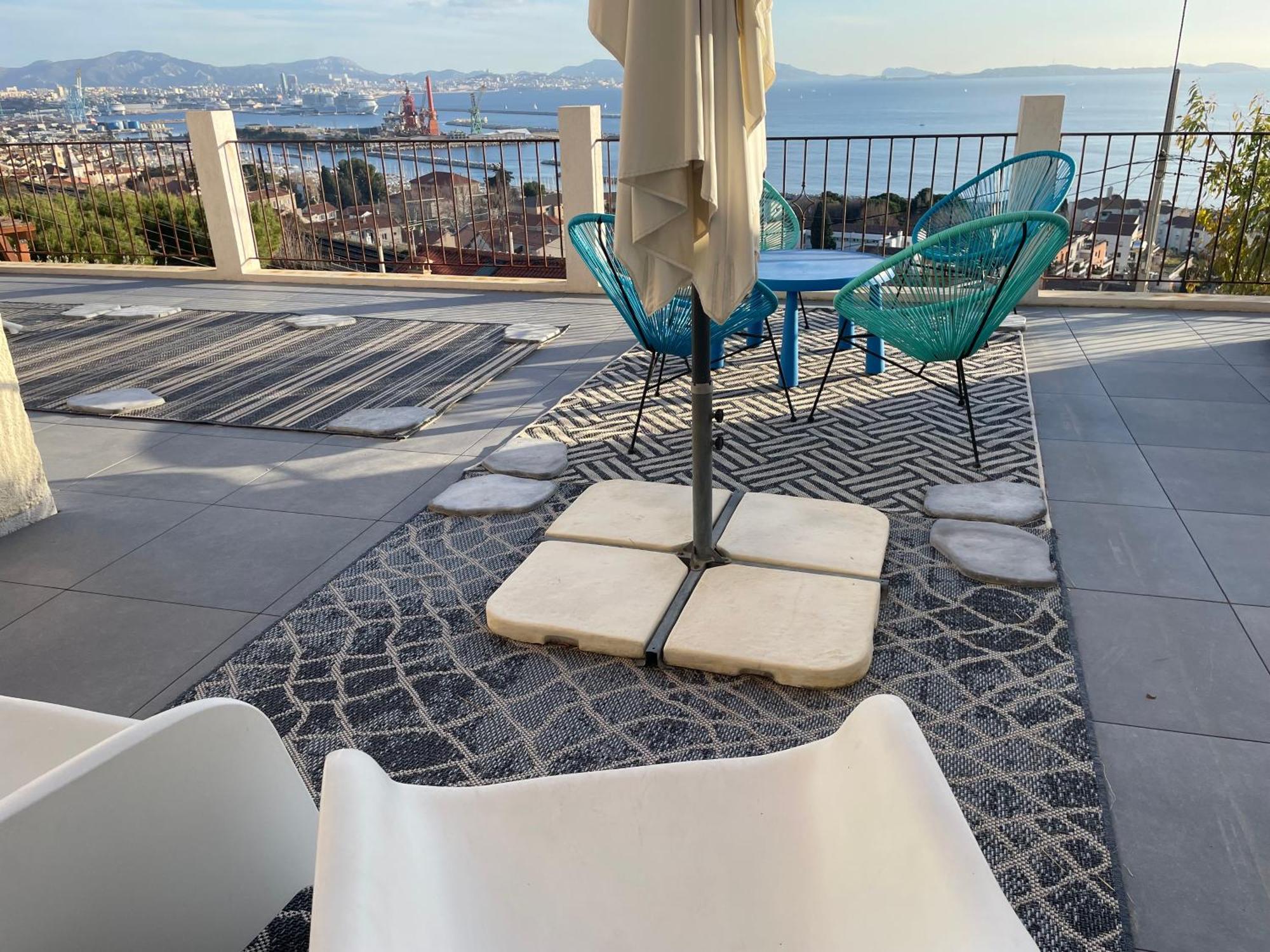 Superbe Terrasse Avec Vue Panoramique Sur La Mer Marseille Exterior photo