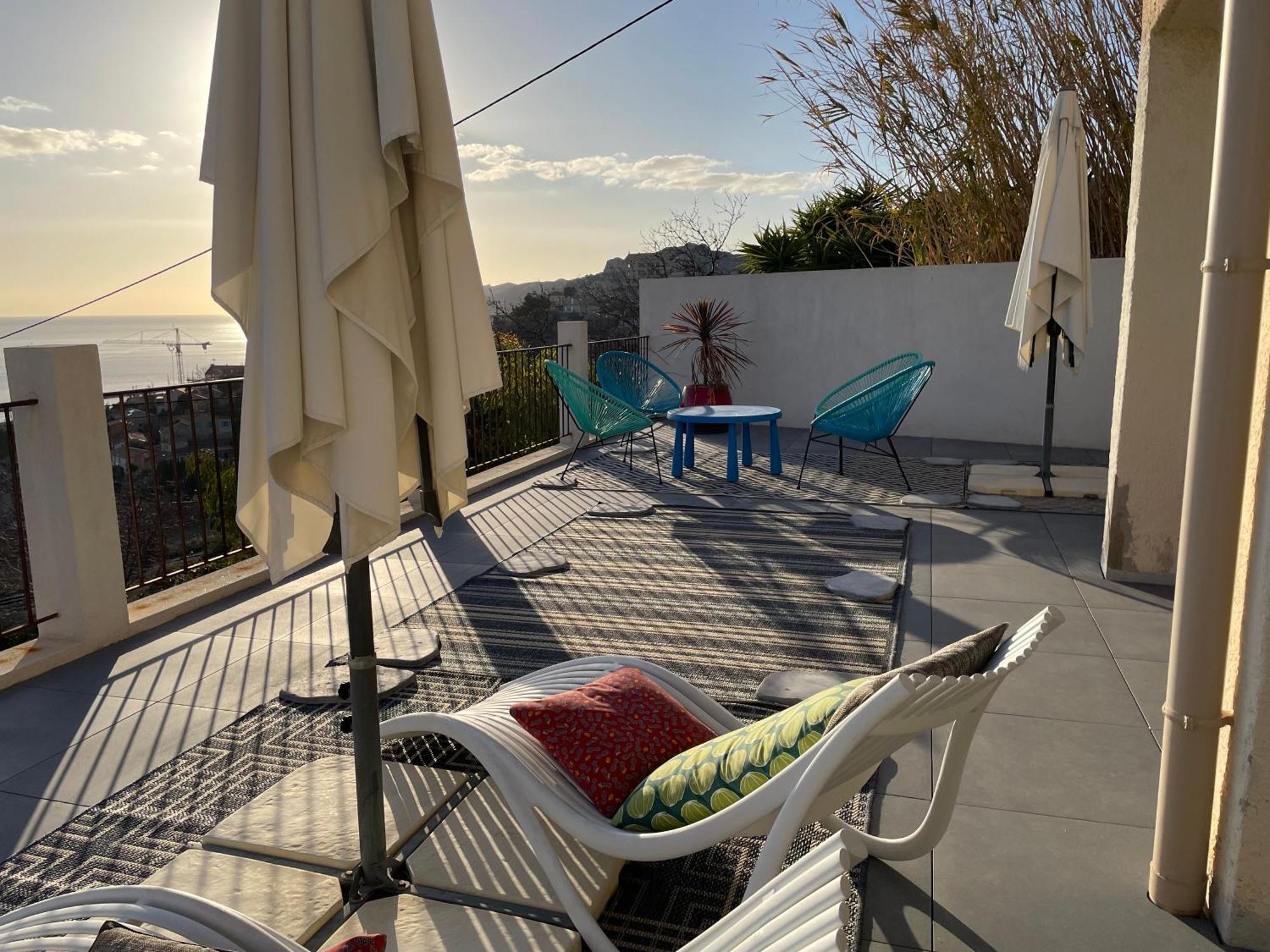 Superbe Terrasse Avec Vue Panoramique Sur La Mer Marseille Exterior photo
