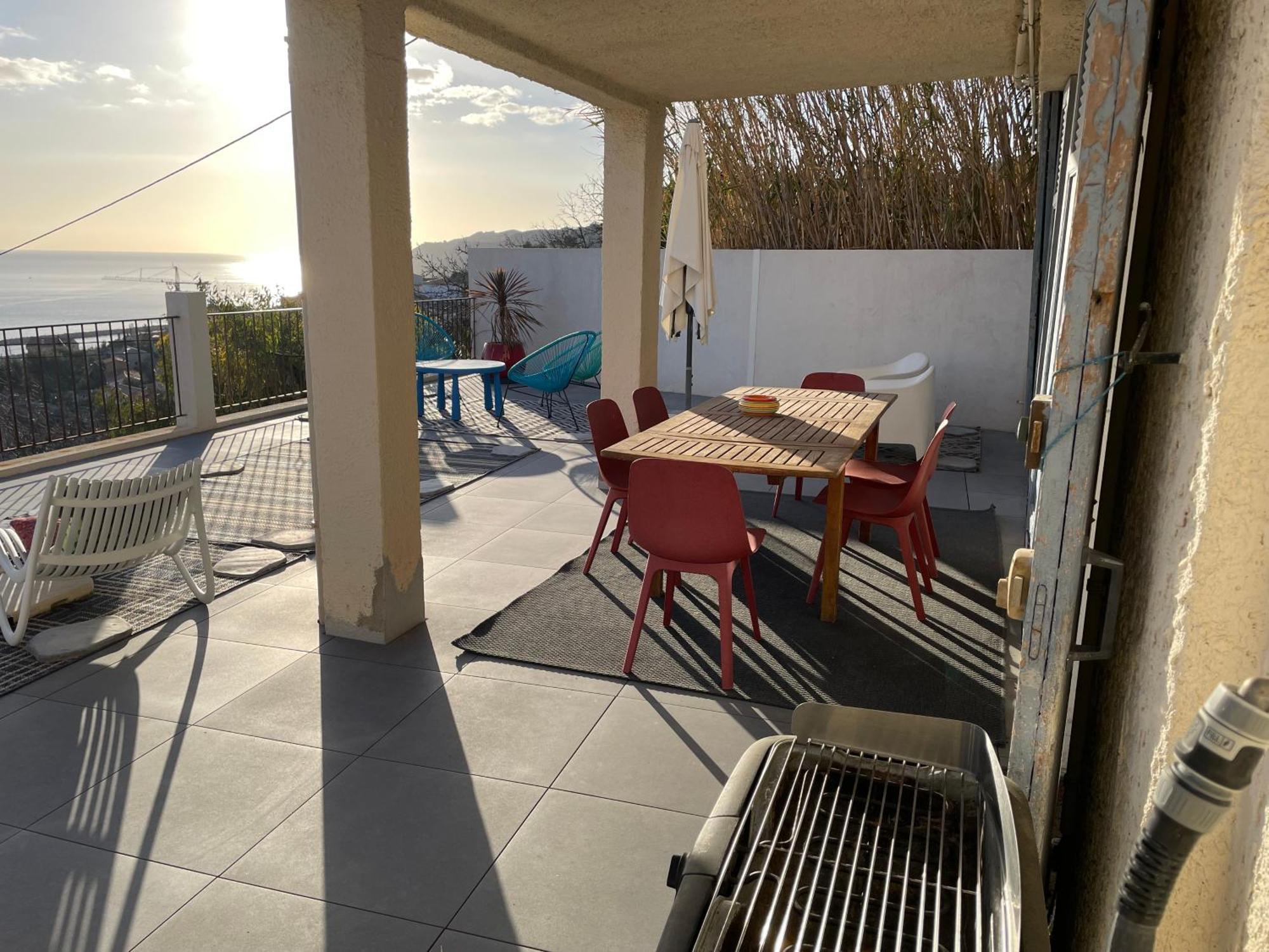Superbe Terrasse Avec Vue Panoramique Sur La Mer Marseille Exterior photo