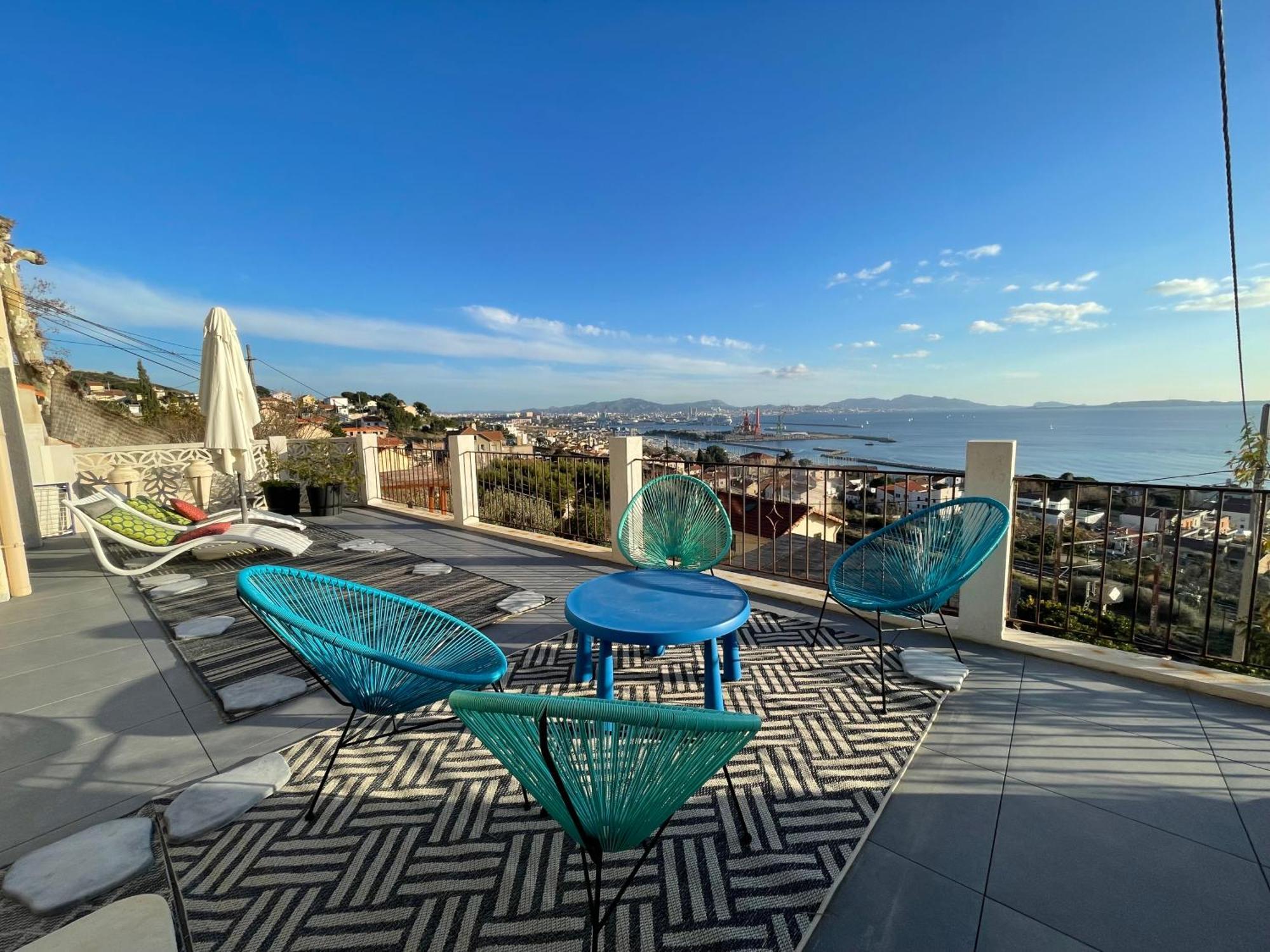 Superbe Terrasse Avec Vue Panoramique Sur La Mer Marseille Exterior photo