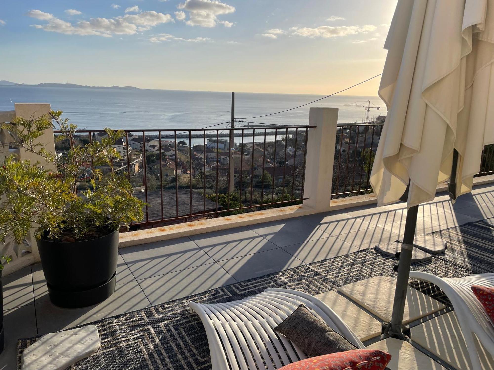 Superbe Terrasse Avec Vue Panoramique Sur La Mer Marseille Exterior photo